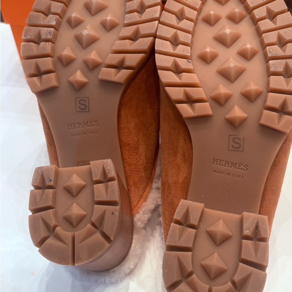 Authentic Hermes Cognac coloured sherling mules - Picture 7 of 8